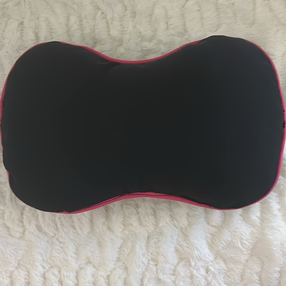 2012 Barbie throw pillow!! - Picture 4 of 4